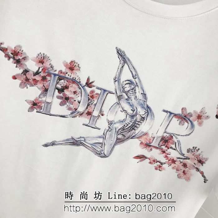 DIOR迪奧 x Kaws19早春聯名款 小金人梅花短袖T-shirt 絲光棉面料 數碼印花工藝 雜誌最新款 ydi2112